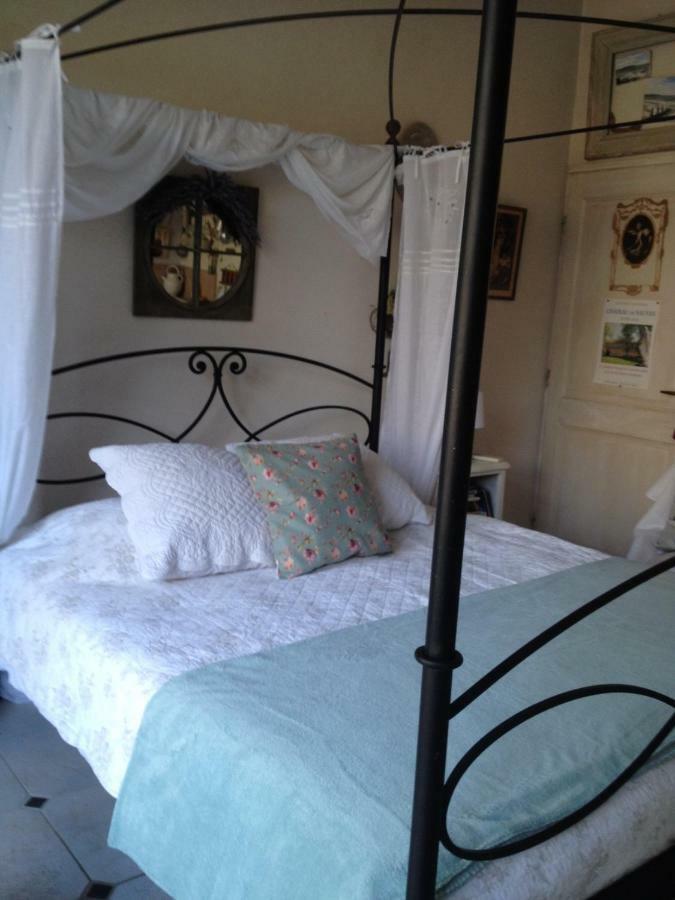L'Oustalet Apartment La Tour-d'Aigues Bagian luar foto