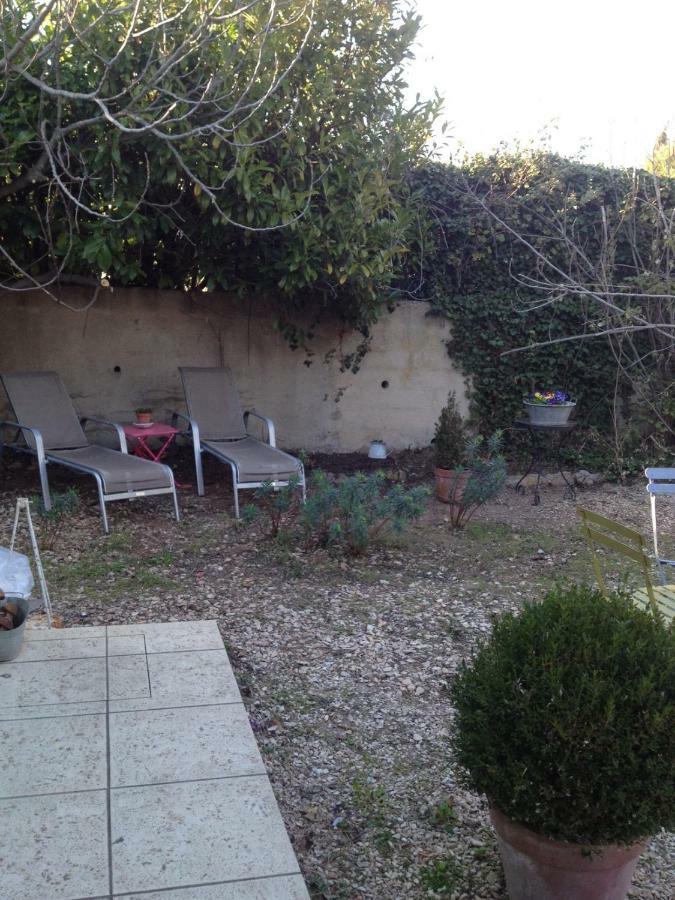 L'Oustalet Apartment La Tour-d'Aigues Bagian luar foto