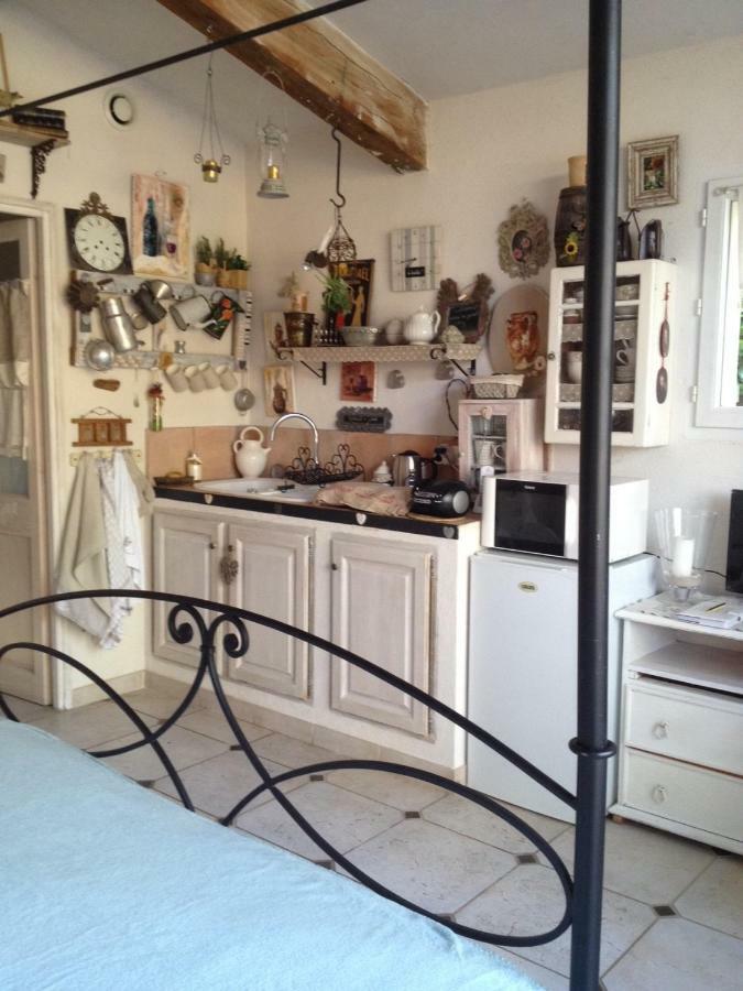 L'Oustalet Apartment La Tour-d'Aigues Bagian luar foto