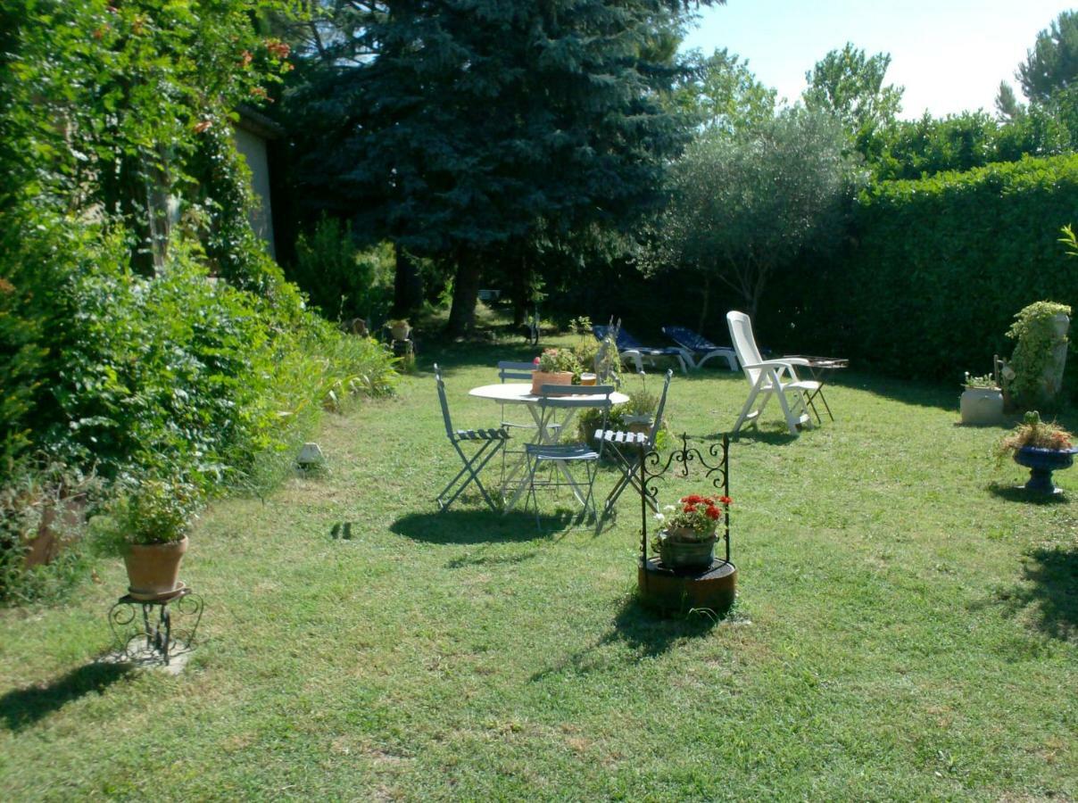 L'Oustalet Apartment La Tour-d'Aigues Bagian luar foto