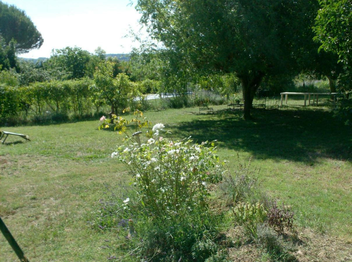 L'Oustalet Apartment La Tour-d'Aigues Bagian luar foto
