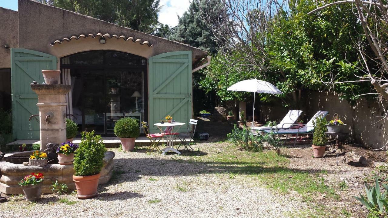 L'Oustalet Apartment La Tour-d'Aigues Bagian luar foto