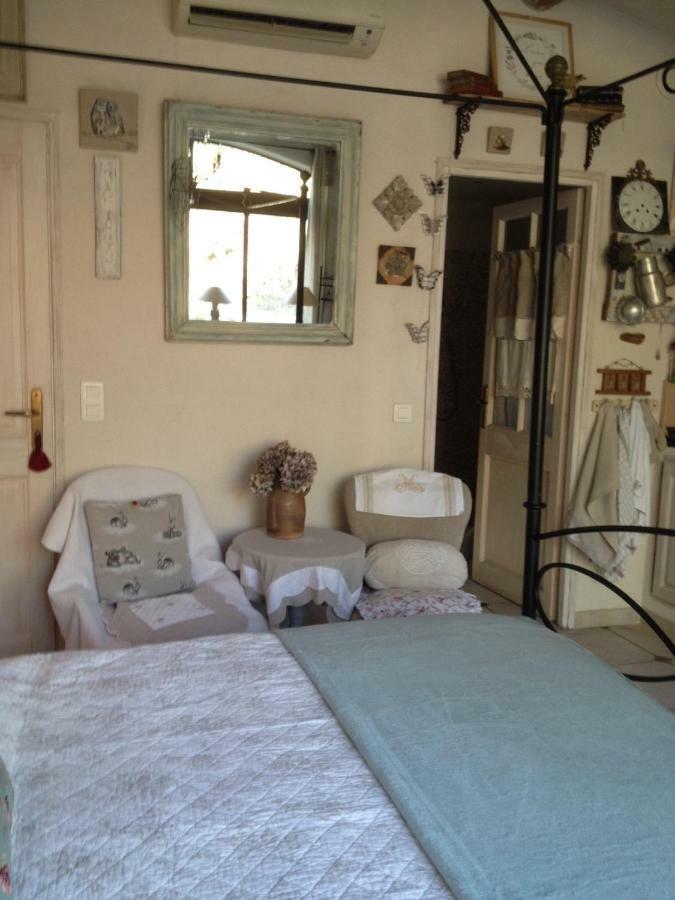 L'Oustalet Apartment La Tour-d'Aigues Bagian luar foto